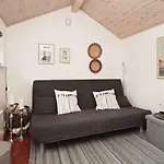 10 Person In Vig-by Traum Vig